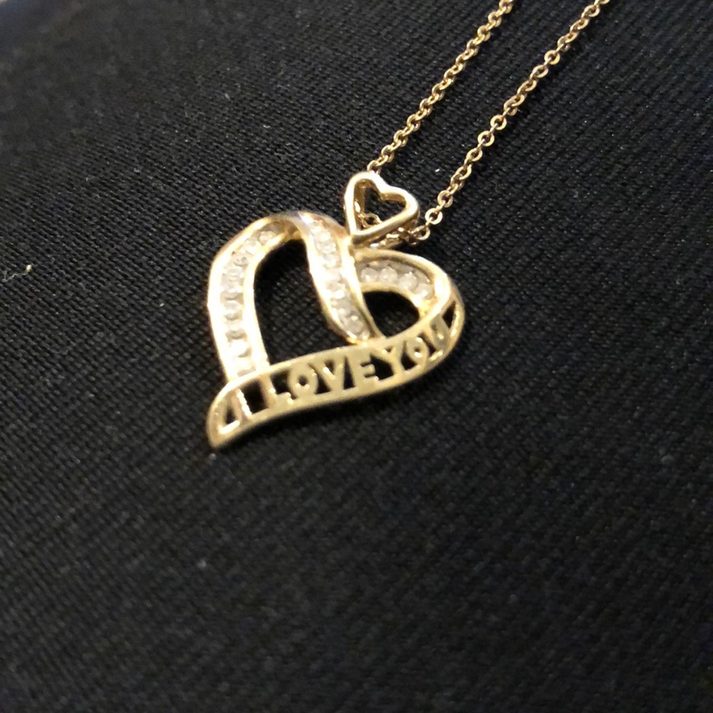 1/5 CT. T.W. Diamond Heart Pendant in 10K Gold